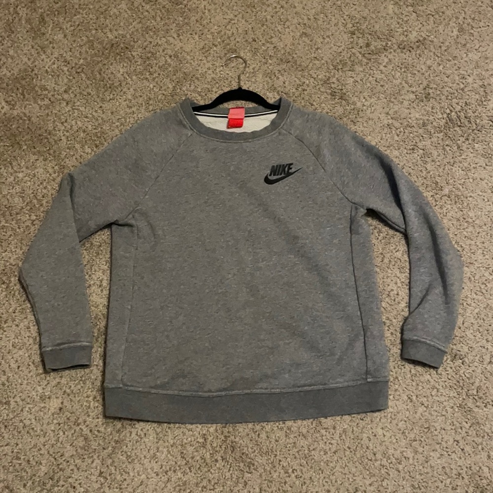 Nike crew neck size medium